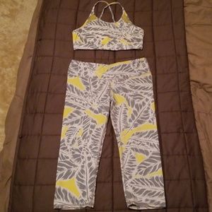 Alo yoga bra top and capri pant